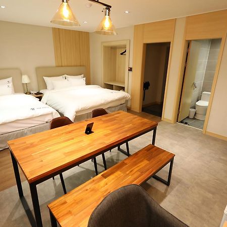 The First Hotel ČČchangwon Exteriér fotografie