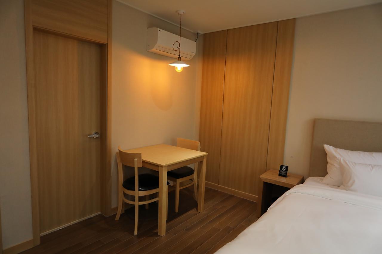 The First Hotel ČČchangwon Exteriér fotografie