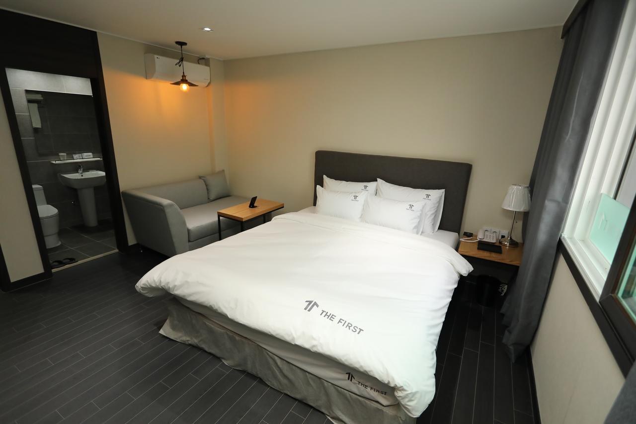 The First Hotel ČČchangwon Exteriér fotografie