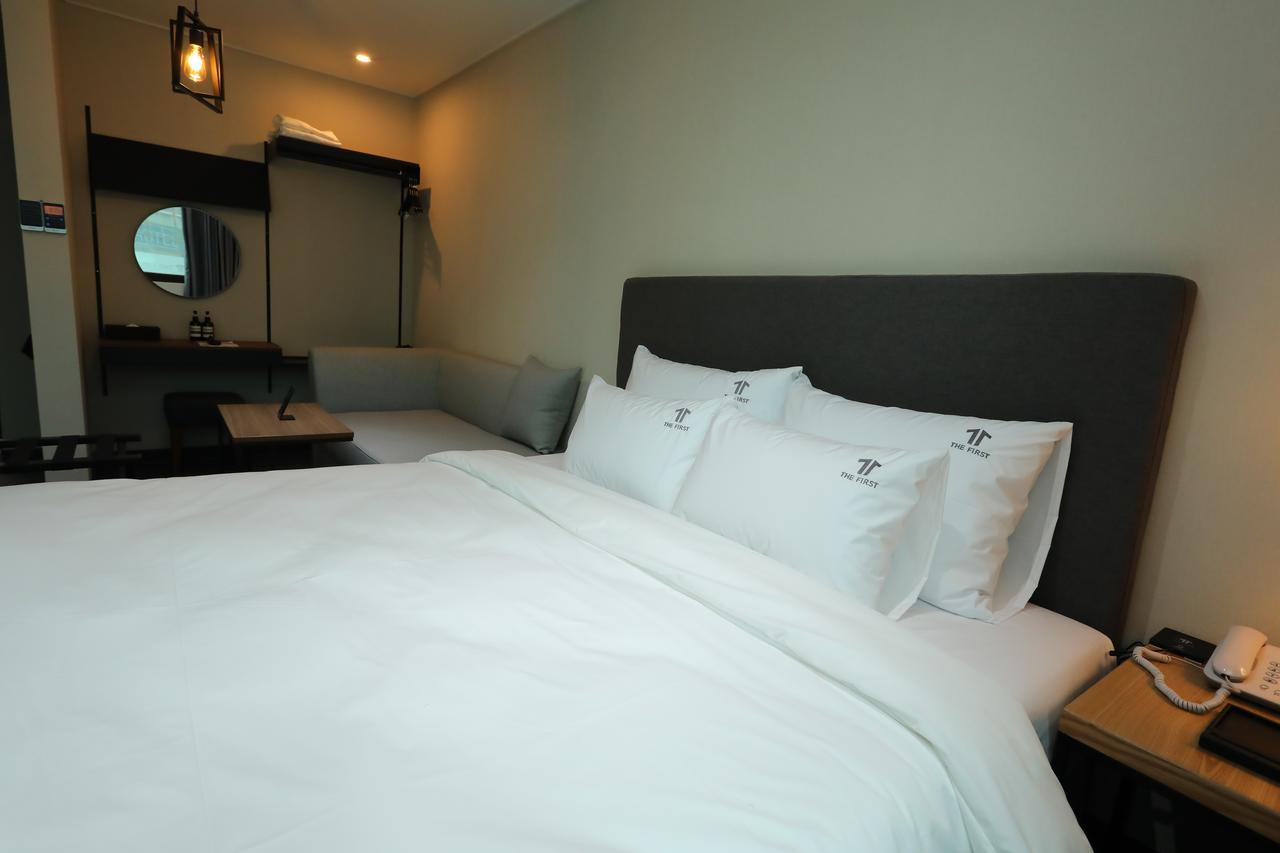 The First Hotel ČČchangwon Exteriér fotografie